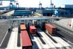 Lastbilar vid iinfart till containerhamnen i Göteborg