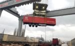 Trailer lyfts av kran