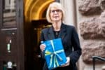Elisabeth Svantesson har överlämnat budgetpropositionen för 2023.