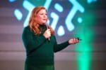 Elonroads vd och medgrundare Karin Ebbinghaus vid EUSP-prisutdelningen i Europaparlamentet.