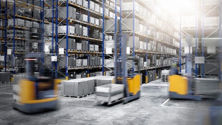 Jungheinrich ska leverera omkring 1000 truckar med litiumjonbatterier till en stor beställare. Jungheinrich ska leverera omkring 1000 truckar med litiumjonbatterier till en stor beställare.