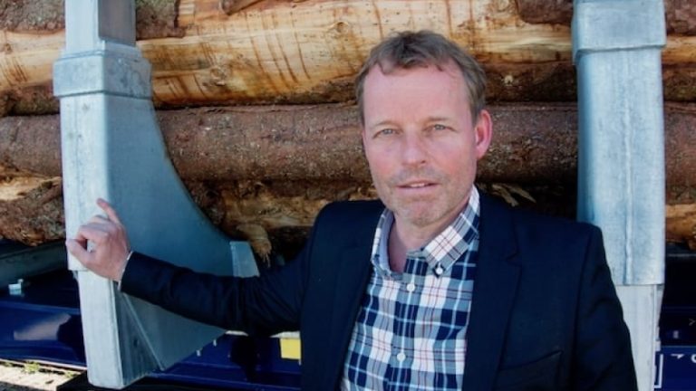 Lars Nolander, logistikchef på SCA Skog var på plats i München för att inspektera den nya vagnen för rundvirke. Lars Nolander, logistikchef på SCA Skog var på plats i München för att inspektera den nya vagnen för rundvirke.