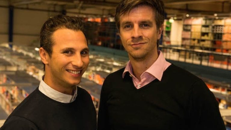 – Den nya anläggningen ger rätt förutsättningar för effektivare logistik, säger Johan Ryding (t h), vd för Sportamore. På bilden syns han med medgrundaren Joakim Friedman. – Den nya anläggningen ger rätt förutsättningar för effektivare logistik, säger Johan Ryding (t h), vd för Sportamore. På bilden syns han med medgrundaren Joakim Friedman.