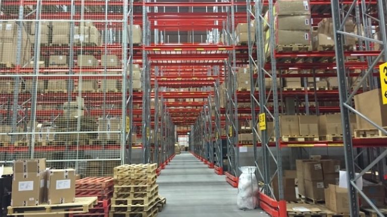 Lagret på 40 000 kvadratmeter på Viared i Borås hör till anläggningarna som Athanasios Nasiopoulos nu får att leda.