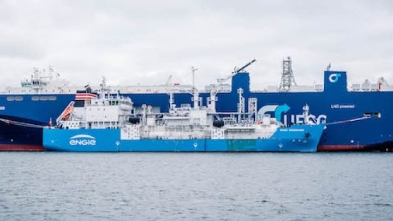 Första bunkringen av gas från fartyg till fartyg skedde nyligen i Zeebrügge. UECC:s biltransportfartyg Auto Eco fick sina tanka fyllda.