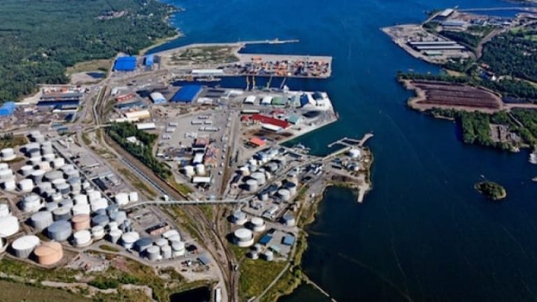 Byggmax lägger ett 8000 kvm stort lager i Gävle hamn. Byggmax lägger ett 8000 kvm stort lager i Gävle hamn.