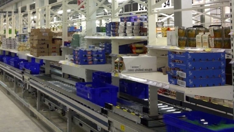 Dematic har bland annat installerat en lösning för e-handelsplock hos brittiska Tesco. Dematic har bland annat installerat en lösning för e-handelsplock hos brittiska Tesco.