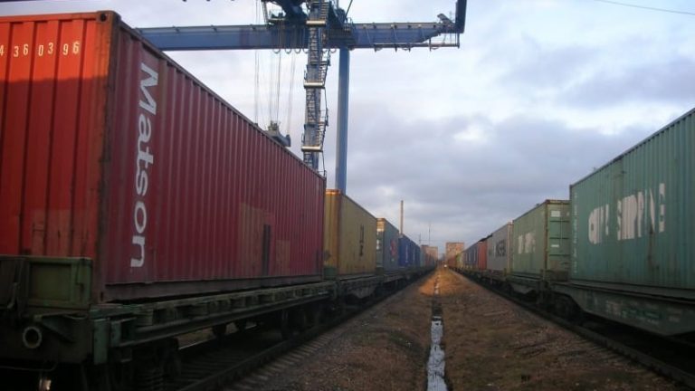 Ust-Luga Express-tåget når MANP-terminalen 45 kilometer sydväst om Moskva.