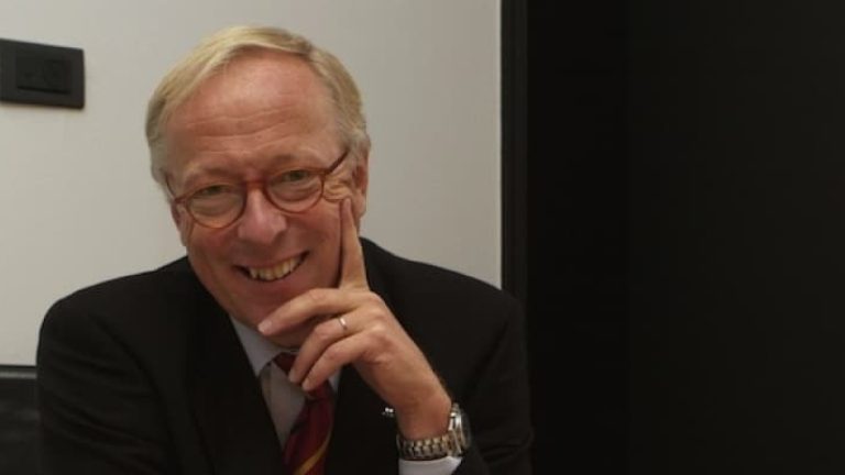 Den moderata Europaparlamentarikern Gunnar Hökmark invigningstalar på Tulldagen i Stockholm.