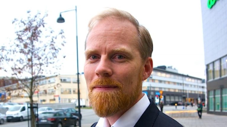 Cooptåget mellan Malmö och centrallagret i Bro tar 36 trailrar i vardera riktningen. Det går varje dygn, säger transportchef Peter Rosendahl på Coop Logistik.