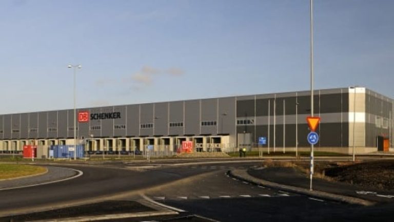 Nu med fler hörnsoffor. Nu med fler hörnsoffor.