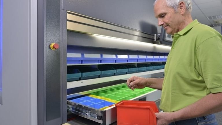 Känd paternosterautomat, nu för lättare belastning.