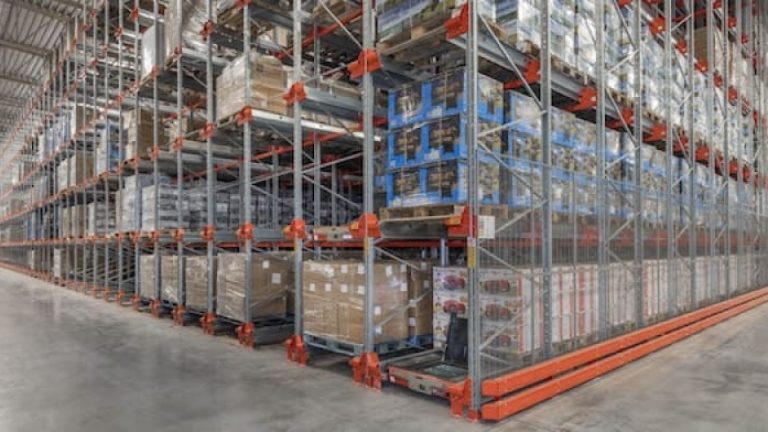 Totalt rymmer det nya ställaget för djupstapling drygt 19000 pallar och har plats för omkring 1000 varunummer.