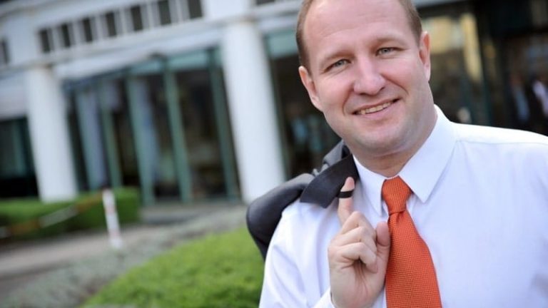 Lars Karlsson, sedan tidigare känd hos tullen.