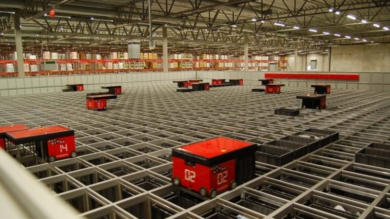 Swedols Autostoreanläggning vid företagets logistikcentrum i Örebro – snart med 10 robotar och 9 300 lådor till.