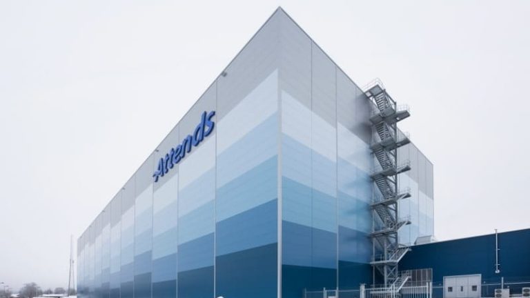 Automatiserade flöden inne på lagret ger Attends möjlighet att höja produktionen.