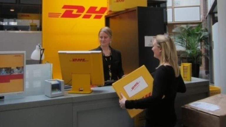 Nej, alla DHL:s 1300 svenska ombud är inte riktigt såhär specialiserade på paketen. Nej, alla DHL:s 1300 svenska ombud är inte riktigt såhär specialiserade på paketen.