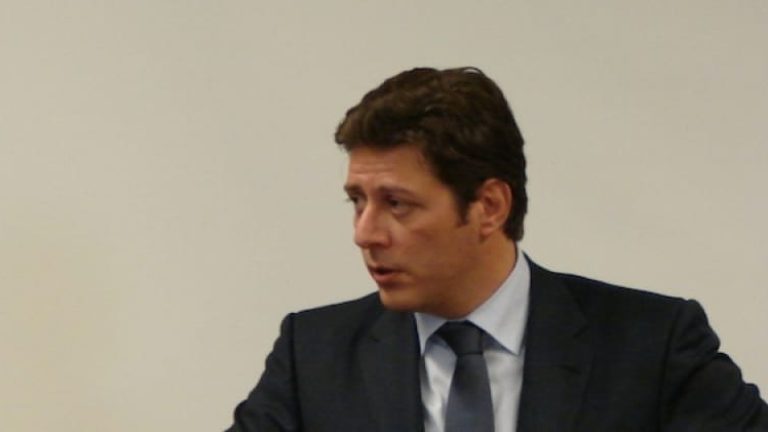 Greklands sjöfartsminister vädjade till EU om stabila regler för hamnarna.