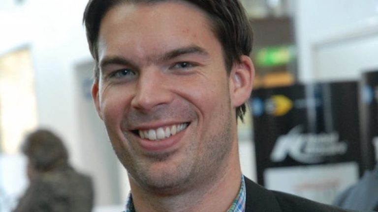 Försäljningen på nätet kommer igång under slutet av året säger logistikchef Carl Lumsden på Media Markt.