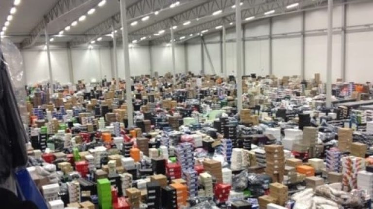 För 115 miljoner kronor har Catena köpt Acrinovas fastighet i Ängelholm där Logent driver lagerverksamheten åt e-handelsföretaget Boozt.com. I en annan del av staden tog Catena över en 60-procentig ägarandel i den mark som är tänkt att bli e-handelscentrum.