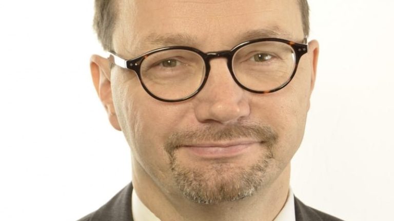 Thomas Eneroth efterträder Anna Johansson.