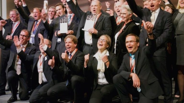 Det blev stort jubel i Jungeheinrichs projektgrupper när det visade sig att de tagit hem titeln Årets truck i två kategorier. Det blev stort jubel i Jungeheinrichs projektgrupper när det visade sig att de tagit hem titeln Årets truck i två kategorier.