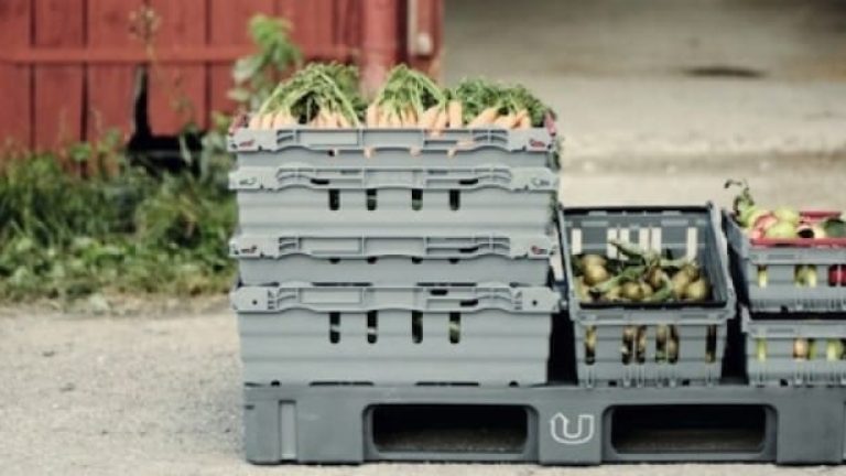 De grå helpallarna från Svenska retursystem är märkta med rfid-etikett.