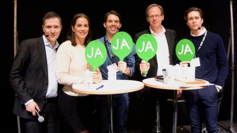 I logistikpanelen deltog Alexander Kristofersson (fr v), Transportnytt, Kajsa Knapp, Coolstuff, Carl Lumsden, Bygghemma, Håkan Ericsson, Postnord och Fredrik Edeland, Sendify. I logistikpanelen deltog Alexander Kristofersson (fr v), Transportnytt, Kajsa Knapp, Coolstuff, Carl Lumsden, Bygghemma, Håkan Ericsson, Postnord och Fredrik Edeland, Sendify.