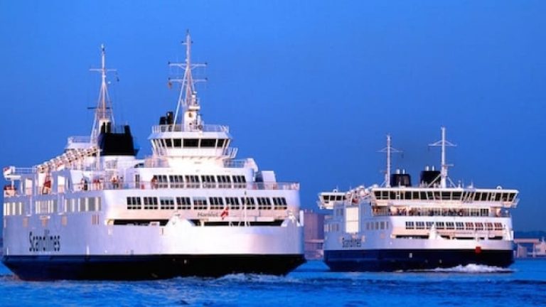 Stena och Scandlines säljer färjelinjen Helsingborg – Helsingör. Stena och Scandlines säljer färjelinjen Helsingborg - Helsingör.