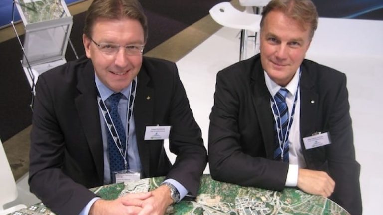 Marknadschef Claes Sundmark (tv) och affärsutvecklare Stig-Göran Thorén i Göteborgs hamn presenterade sitt system för betygsättning av kombiterminaler på mässan Elmia Future Transport.