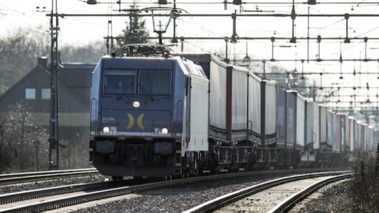 Hector Rail har tecknat ett treårigt avtal med Tx Logistik om att dra kombitåg från tyska gränsen.