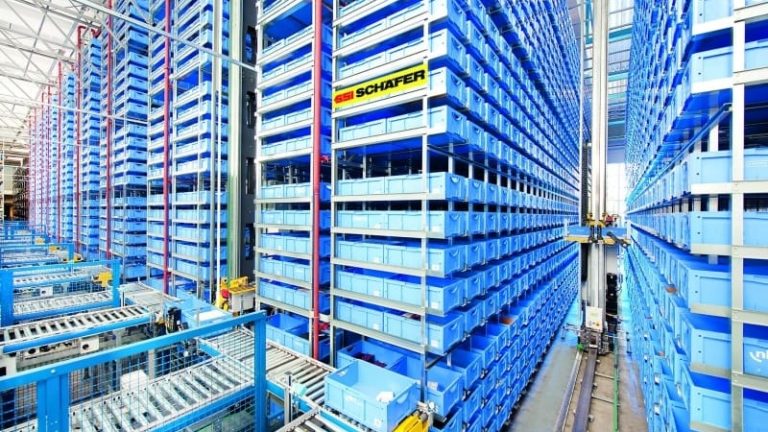 Fem lagerautomater av modellen Schäfer Miniload Crane, med 27 000 lådor, kommer att stå för en stor del av plocken vid Itellas nya e-handelsanläggning i Helsingfors – en av Europas högst automatiserade. (På bilden en annan installation av systemet.)