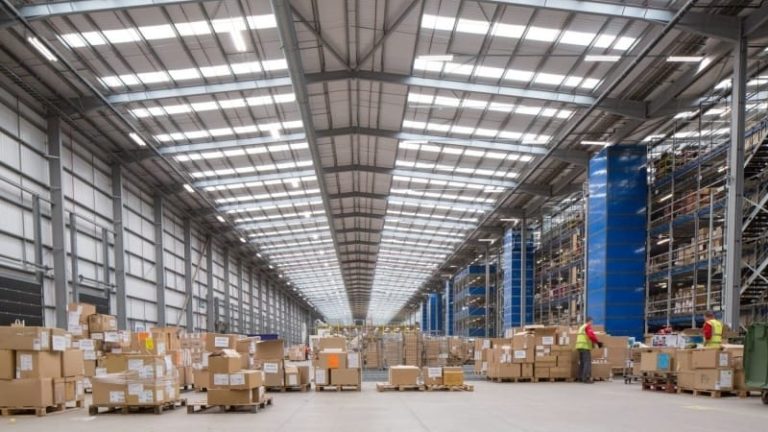 XPO driver Asos lager med 4 000 anställda i engelska Barnsley.