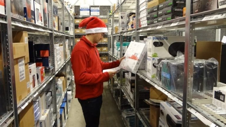 Nu breder julstämningen ut sig, på gott och ont.