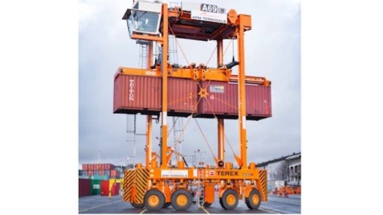 De nya grensletruckarna i Göteborgs hamn klarar att stapla containrarna tre och tre.