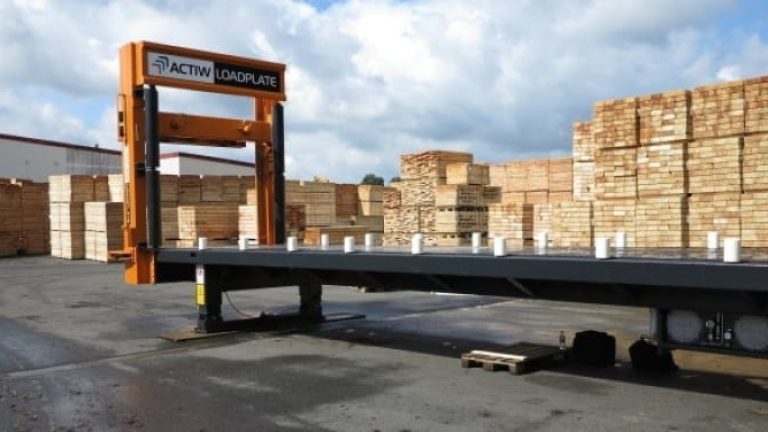 En ny containerlastare för det lättare för Eskilstuna kombiterminal att även erbjuda containerlastning som en tjänst.