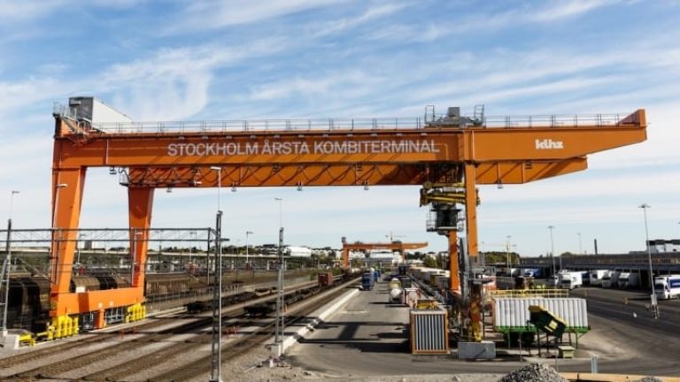 I Årsta får Jernhusen Mertz som ny hyresgäst i anläggningen för crossdocking, medan Carrier kan komma att fortsätta driva kombiterminalen.