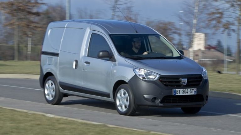 Dacia Dokker tillverkas med två bensinmotorer och två dieslar och har en skåpvolym på upp till 3,3 kubikmeter.