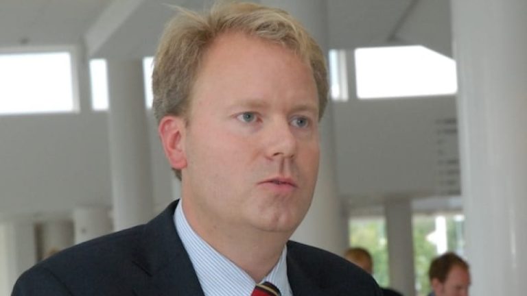 En yrkeskår håller på att bli utkonkurrerad av lågavlönade chaufförer från södra och östra Europa, menar Johan Lindström, vd för Åkeriföretagen.