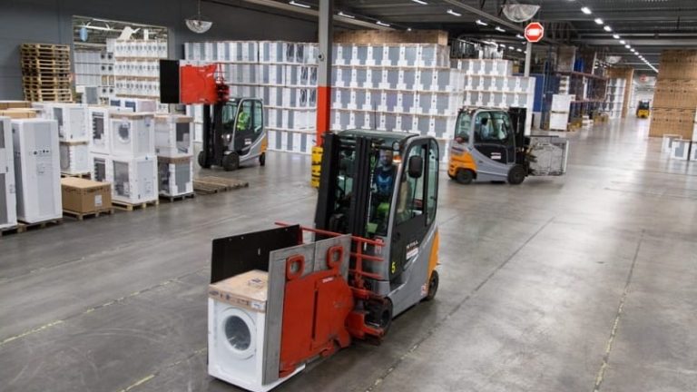 EEL vill bädda för expansion med en rejäl lagerutbyggnad.