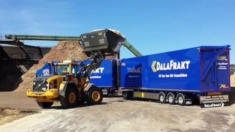 Skogsindustrin hör till dem som drivit på för att det ska tillåtet med tyngre transportbilar på vägarna.