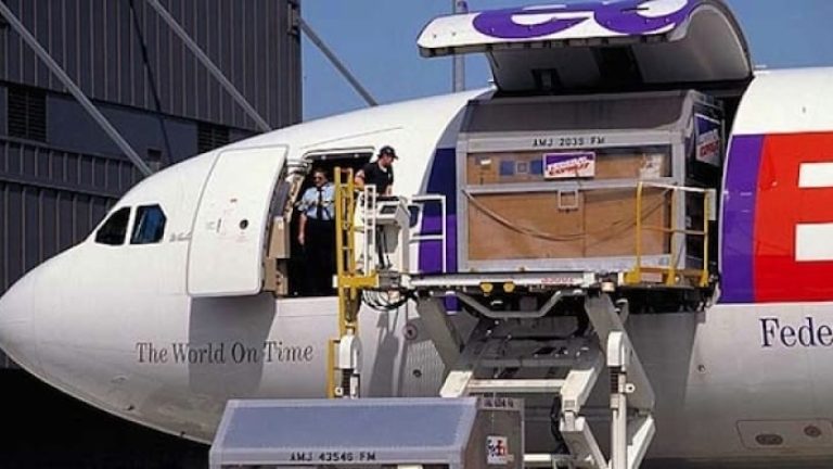 Expresstransporttören Fedex etablerar nu även inrikestjänster i Sverige.