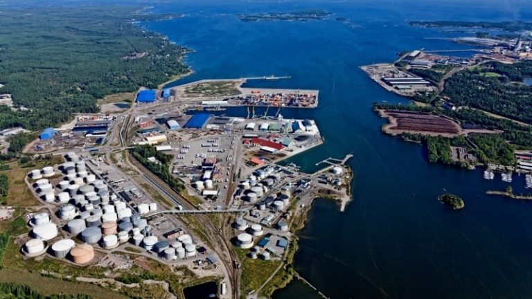 Fredriksskans till vänster, Granudden till höger – bägge i Yilports regi.