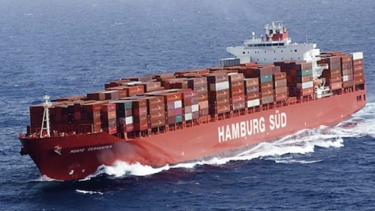 På väg mot Maersk Line.