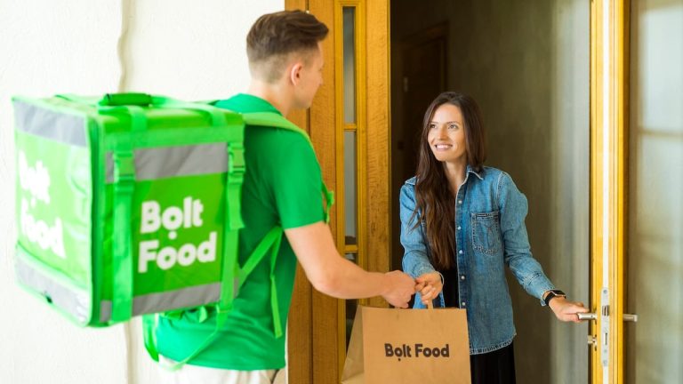 Bolt-bud levererar mat Bolt-bud levererar mat
