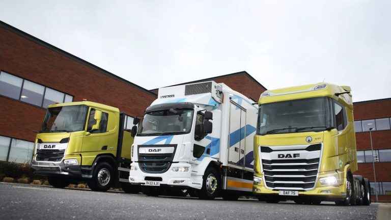 Tre lastbilar av märket DAF