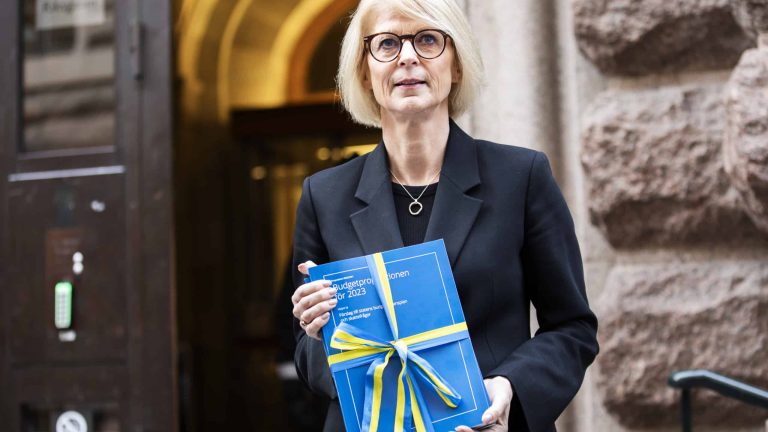 Elisabeth Svantesson presenterade budgeten för 2023 Elisabeth Svantesson har överlämnat budgetpropositionen för 2023.