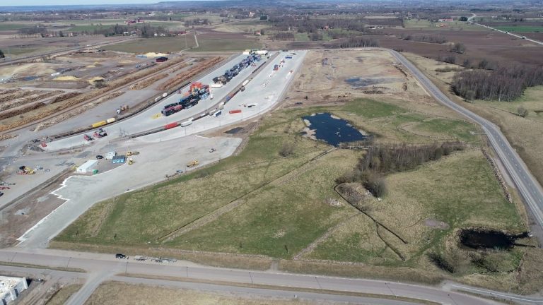 Flygbild av området där Jula Logistics nya terminal byggs.