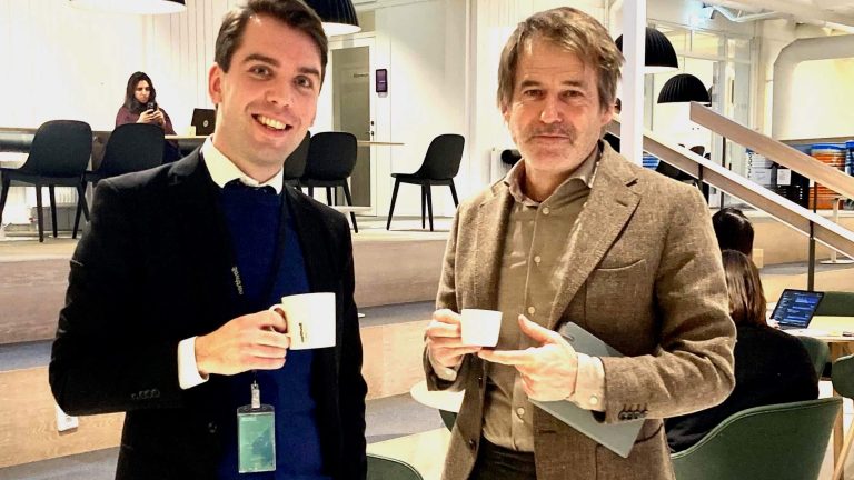 Fr v: Anders Thor, Northvolts chef för samhällskontakter, och Claes Hemberg, oberoende ekonom.