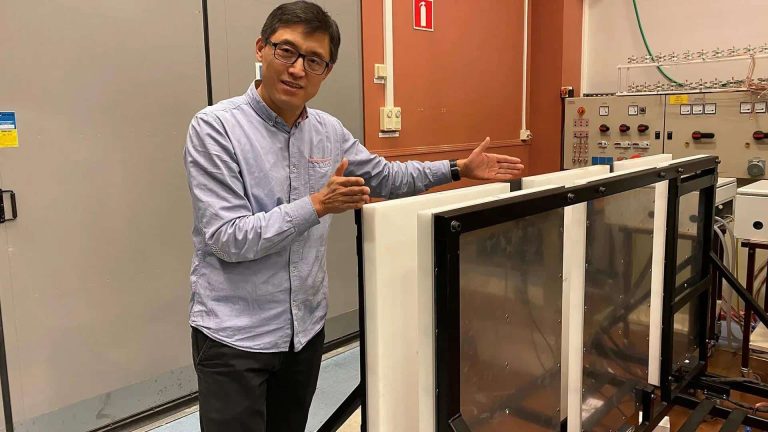 Forskare vid applikation för trådlös laddning